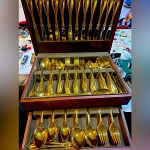 Beautiful flatware with case